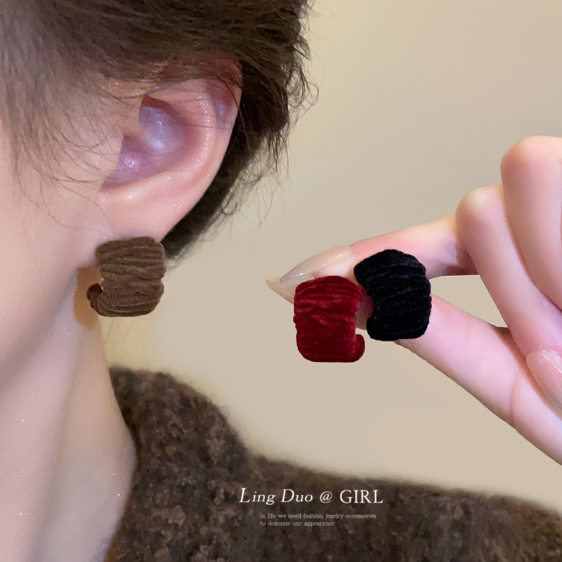 日韩植绒材质褶皱耳环女