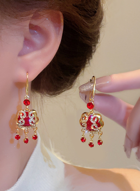 小众设计感红色平安锁耳环2025年新款秋冬气质百搭如意长命锁耳饰