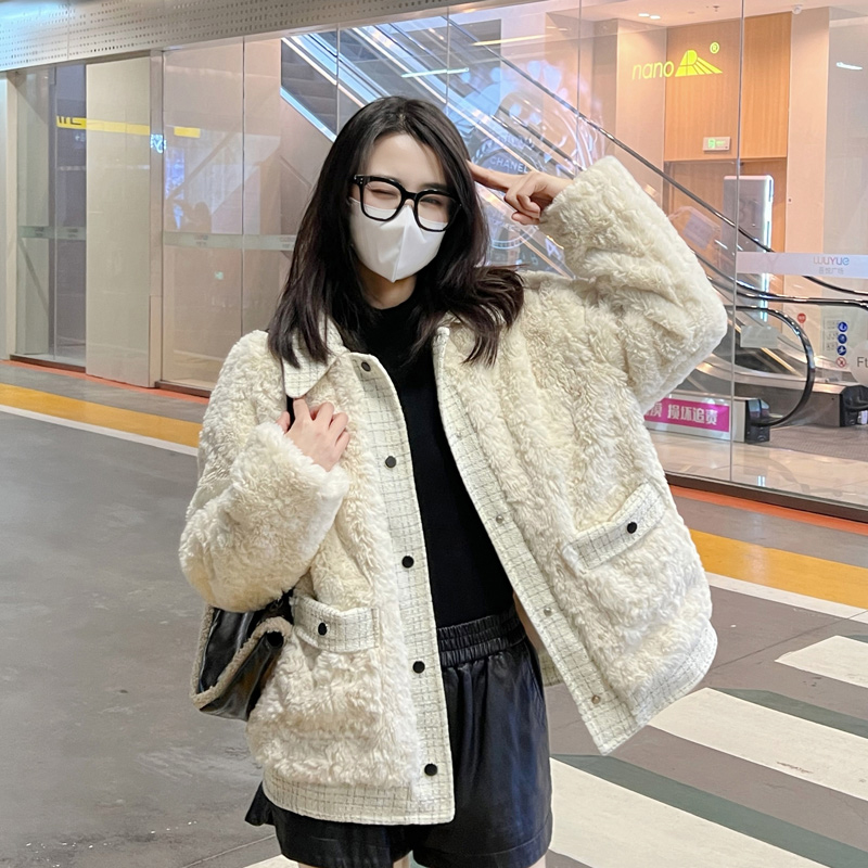 小香风羊羔毛外套加厚