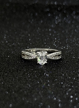 双排椭圆1克拉鸽子蛋戒指