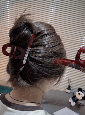 金标字母发夹女2024安哥拉红后脑勺抓夹气质高级感min盘发鲨鱼夹