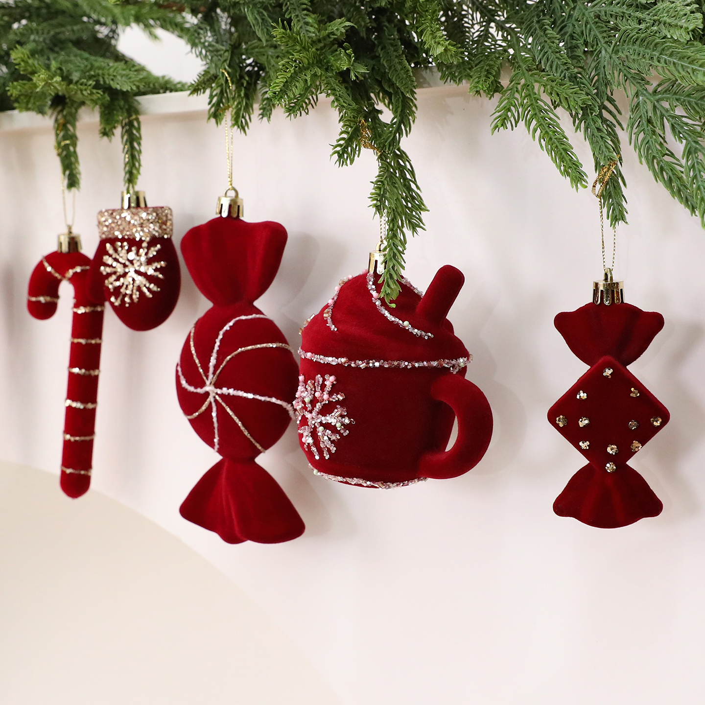 红色植绒小挂件节日装饰布置