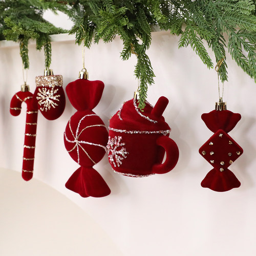 红色植绒小挂件节日装饰布置