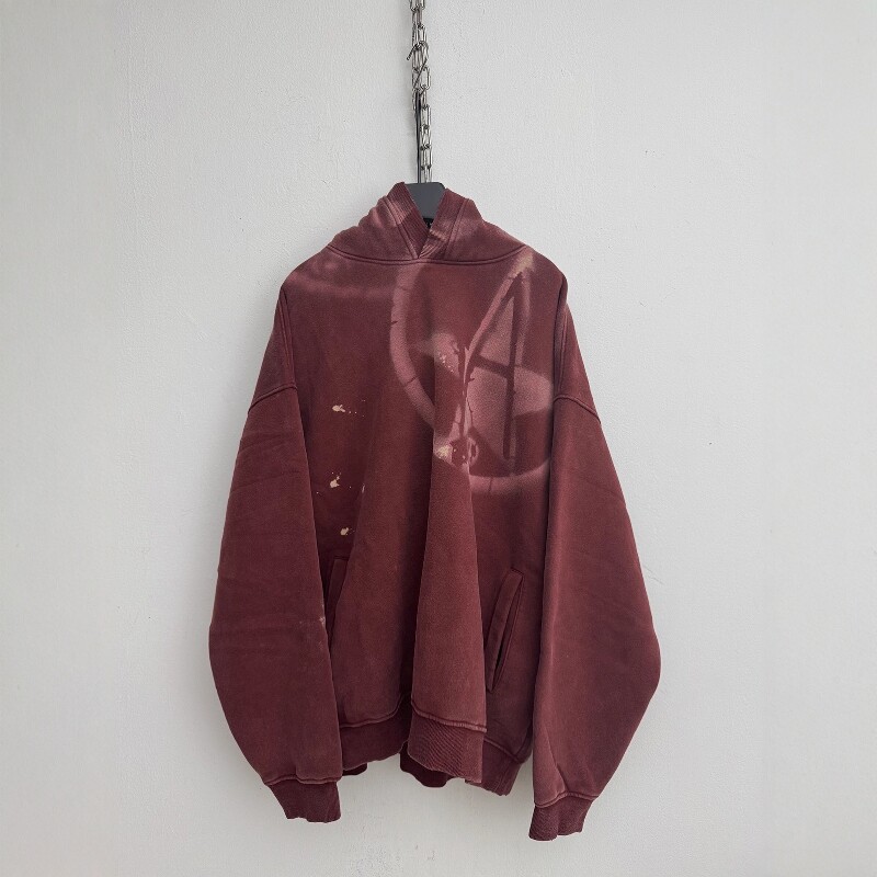 手工重工洗褪磨边加绒卫衣