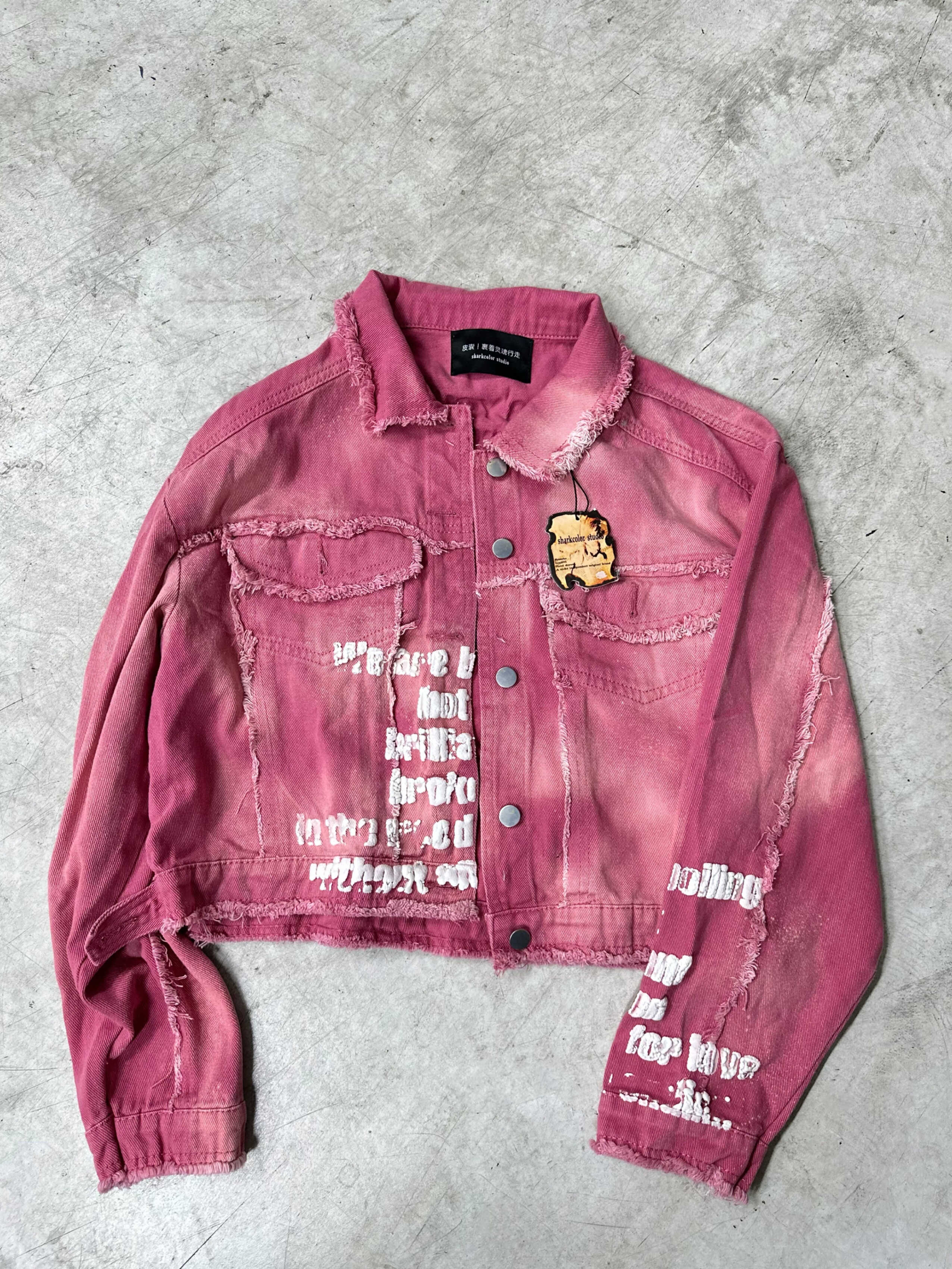 短款水洗喷色牛仔粉外套美式复古