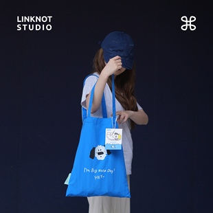 大鼻狗帆布包卡通大容量尼龙单肩包女学生上课通勤包轻便休闲布袋