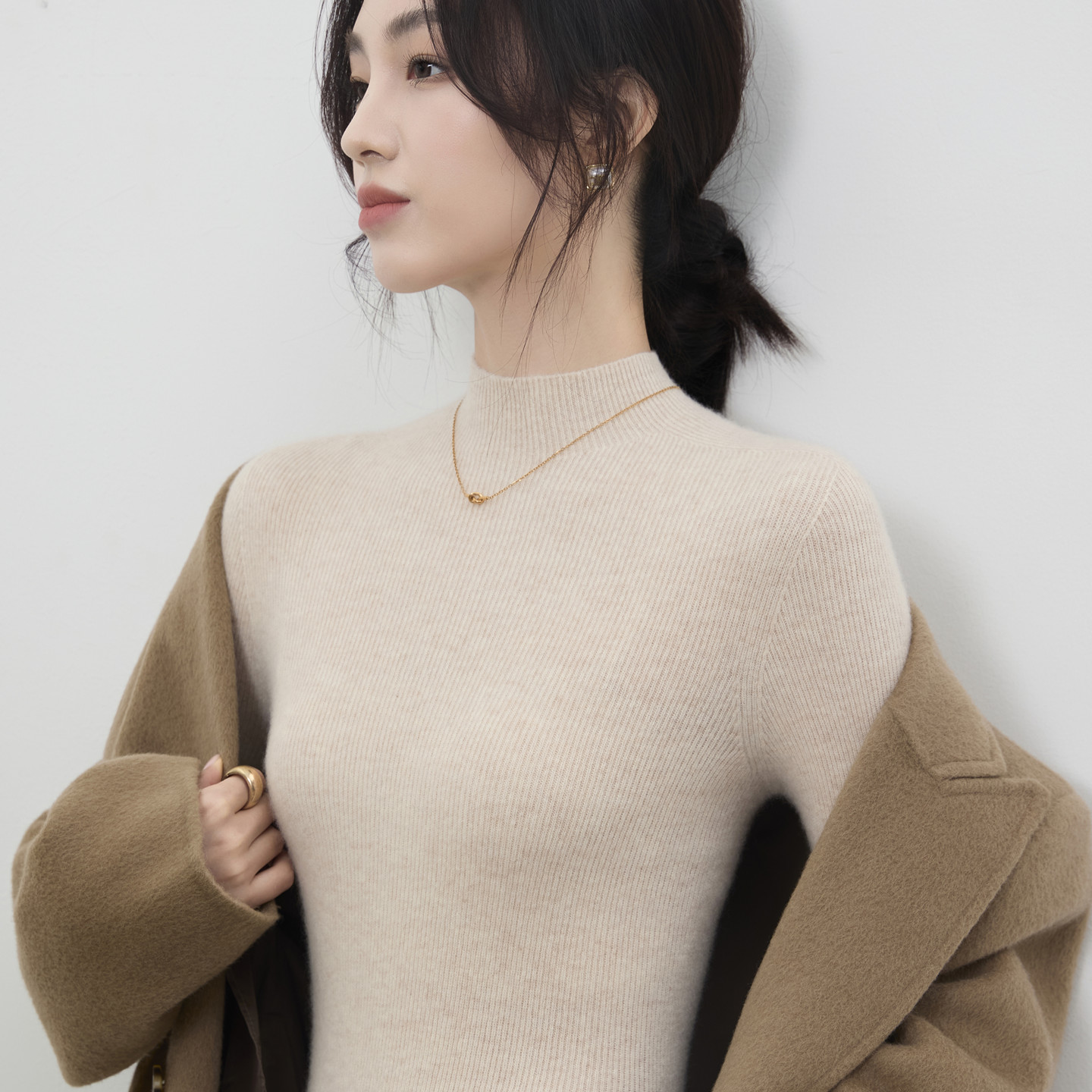 轻奢极简风半高领毛衣女秋冬