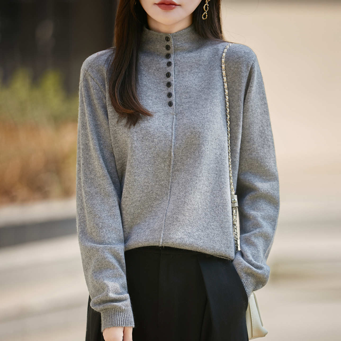 设计感纽扣半高领毛衣女