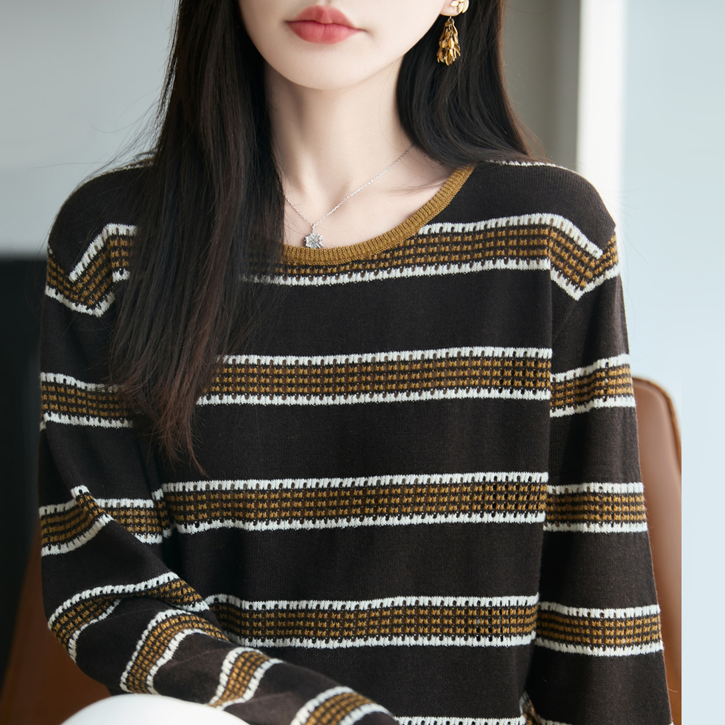 圆领条纹显瘦长袖针织衫女