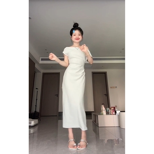 2025夏季 高级感巨好看设计简单大方气质收腰斜肩连衣裙女 新款 法式
