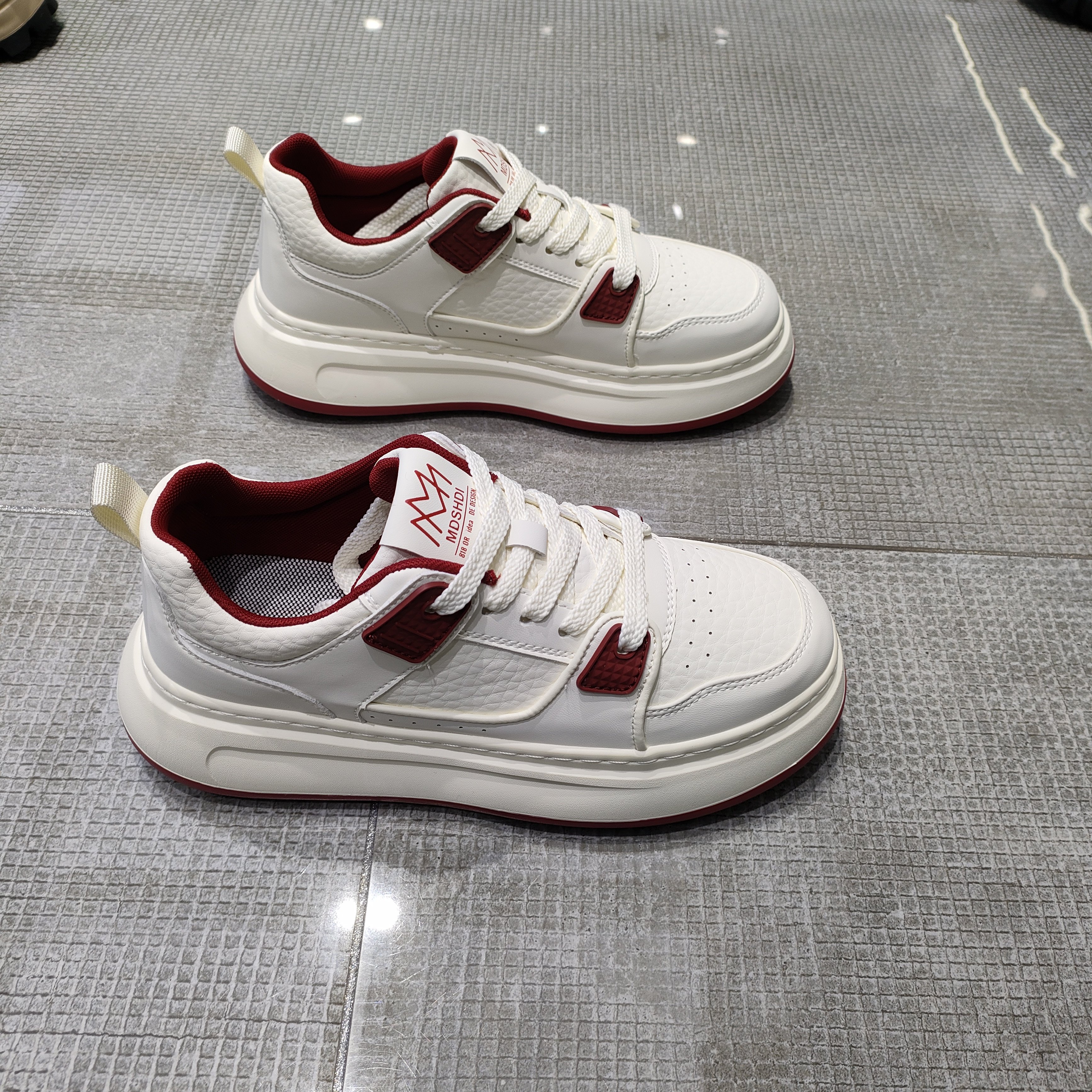 美式低帮休闲厚底小白板鞋轻便减震2026春季新款潮流小众网红男鞋,流行男鞋,时尚休闲鞋,淘宝优惠券,粉丝福利购,淘宝优惠卷