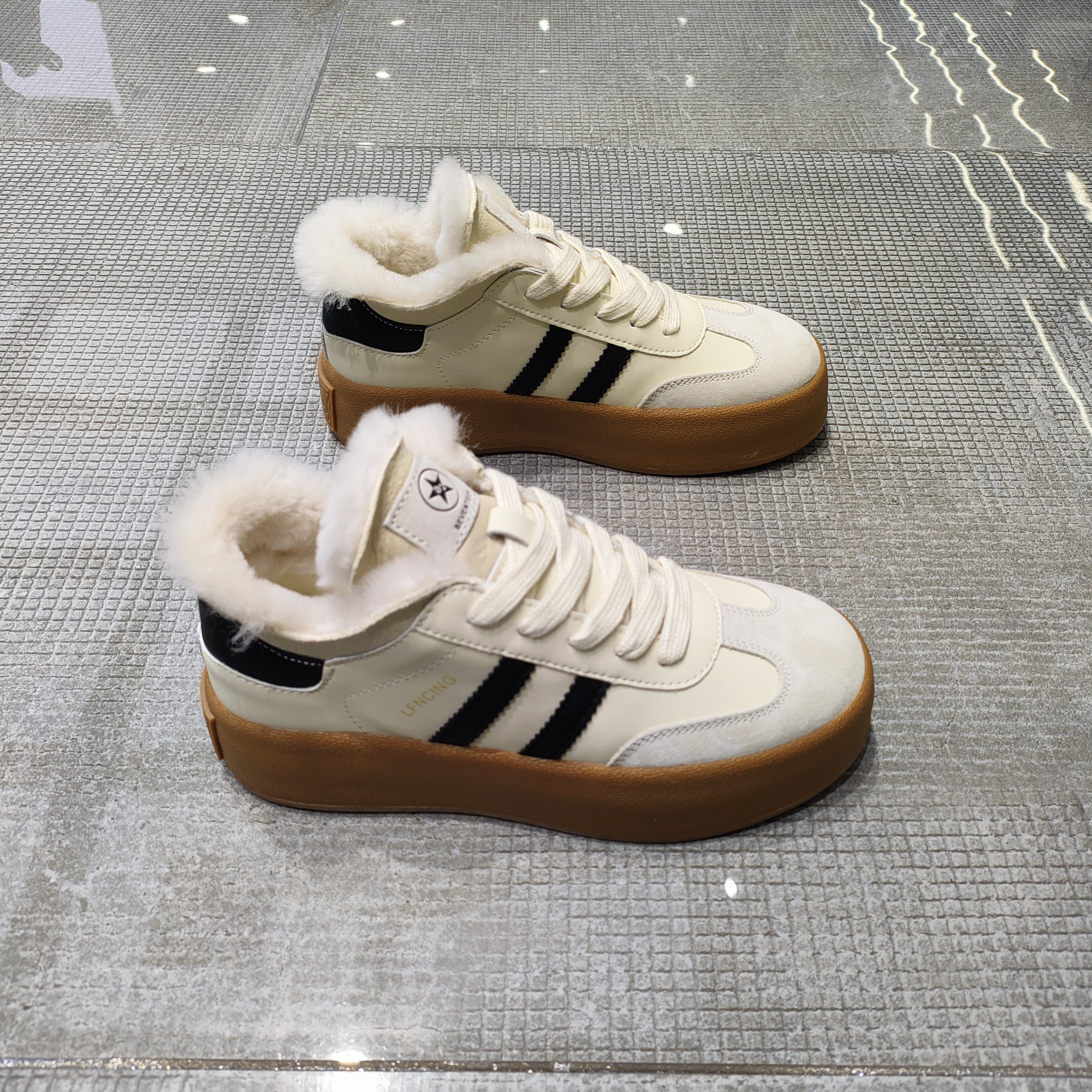 皮毛一体真皮德训鞋加绒加厚2025冬季新款欧货防滑耐磨百搭女鞋78