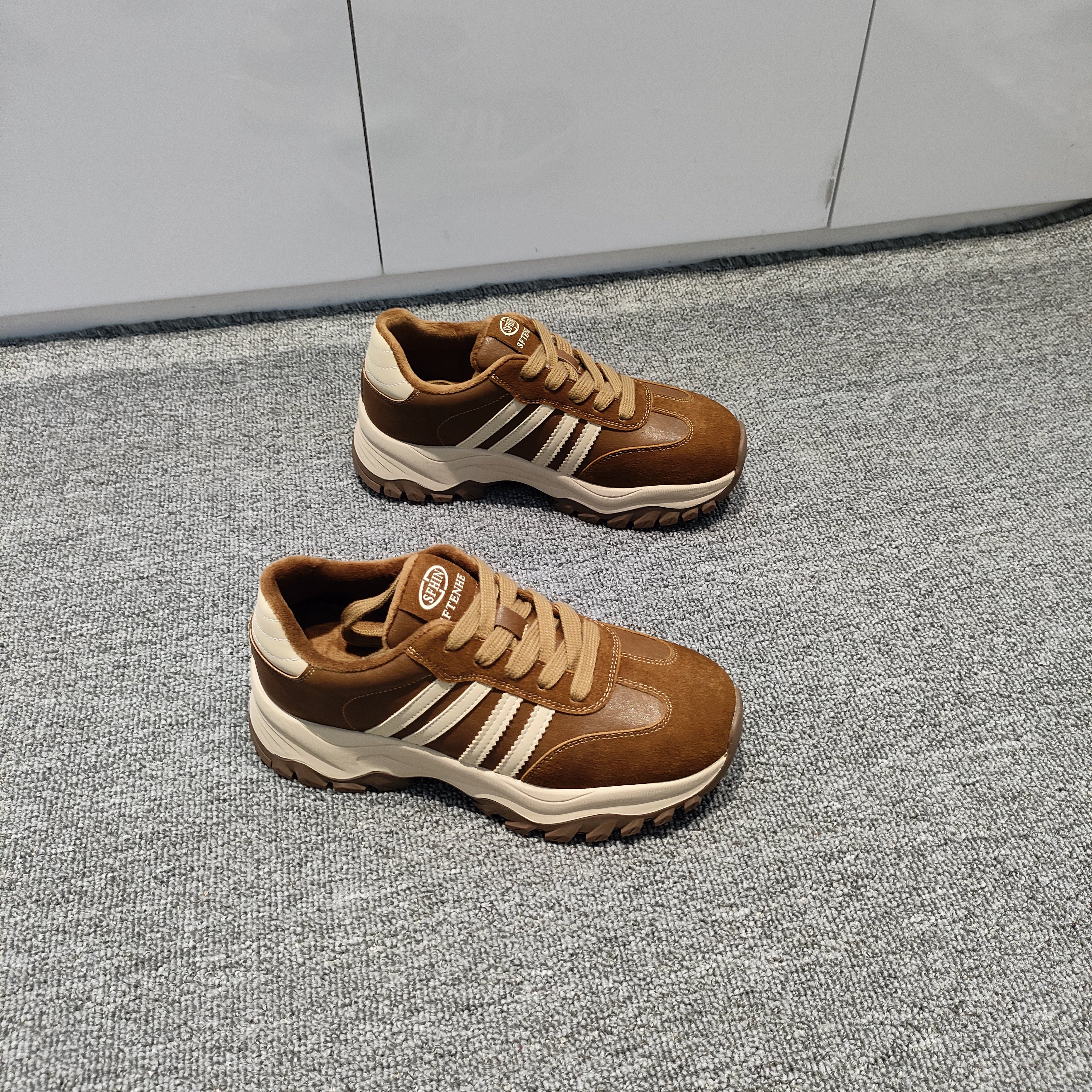 运动休闲华夫阿甘鞋减震加绒真皮2025冬新款加绒二棉百搭女鞋冰洁