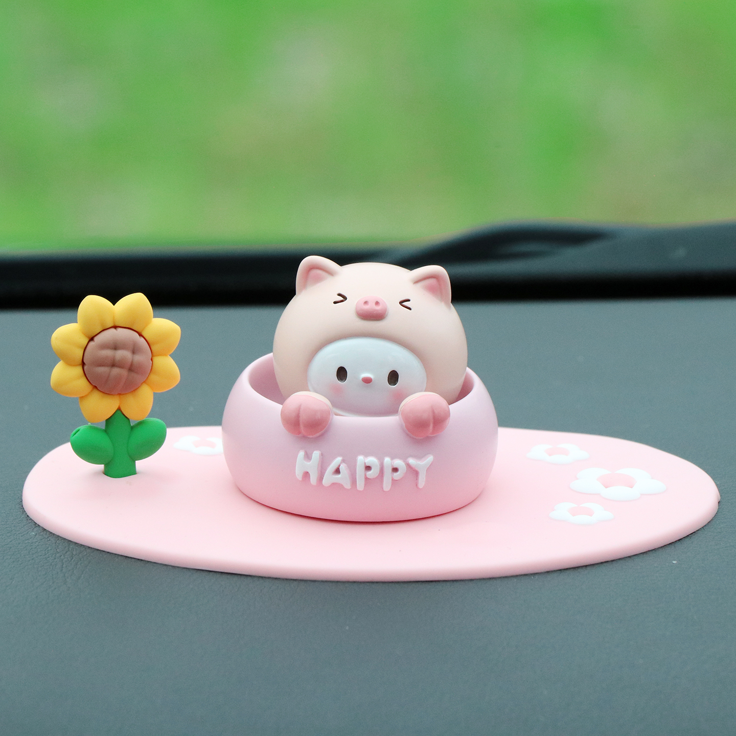 卡通汽车摆件可爱车载中控台车内装饰品女神款创意车用摇头公仔