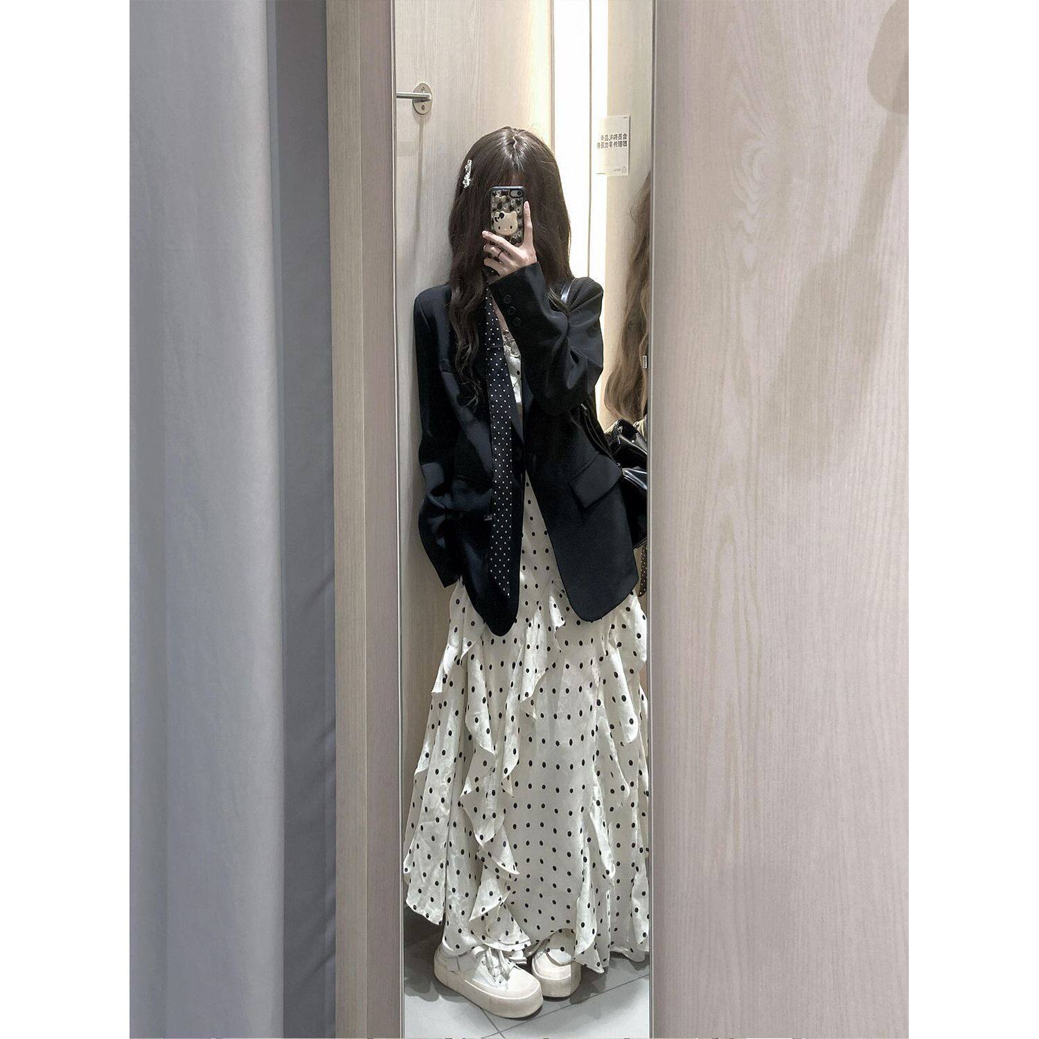 韩系高级感黑色西装外套+不规则波点吊带连衣裙春季新款两件套装