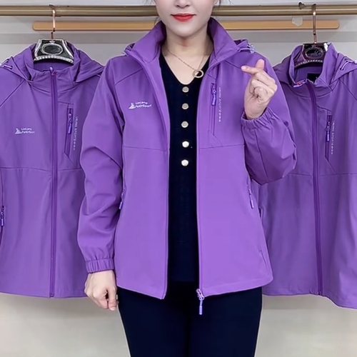 新款净版字母标帽款拉链冲锋衣防风保暖外套休闲通勤中老年女装
