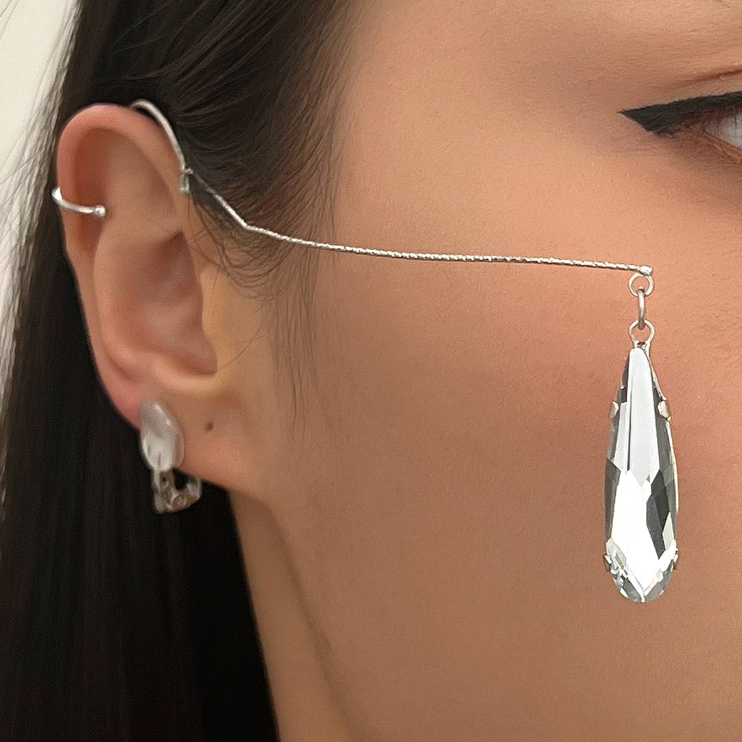 新款水滴耳挂女简约个性小众设计水钻挂耳高级感耳饰earrings