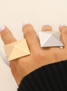 欧美跨境时尚夸张正方形四棱锥戒