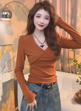 2026年春季新款时尚V领别致小衫长袖T恤女显瘦洋气上衣内搭0111r