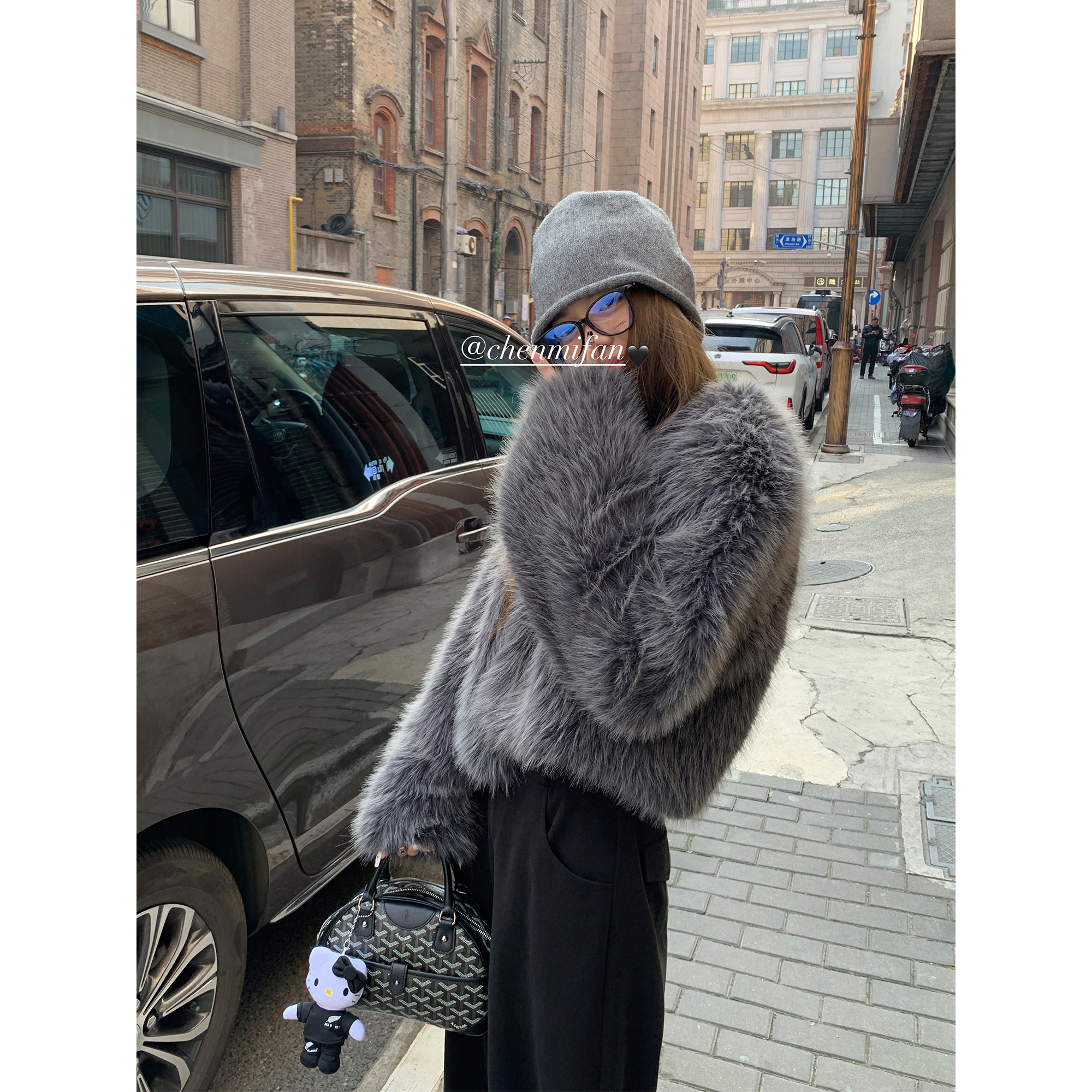 辰米范【现货7折】短款仿皮草外套女2024冬季v领夹棉保暖毛绒大衣,女装/女士精品,皮草,淘宝优惠券,粉丝福利购,淘宝优惠卷