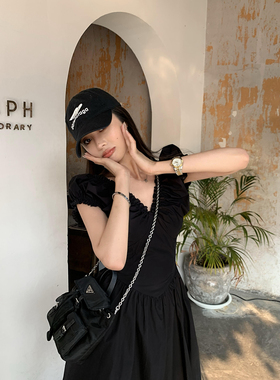 辰米范 法式收腰连衣裙女显瘦夏季设计感露背黑色v领泡泡袖长裙子