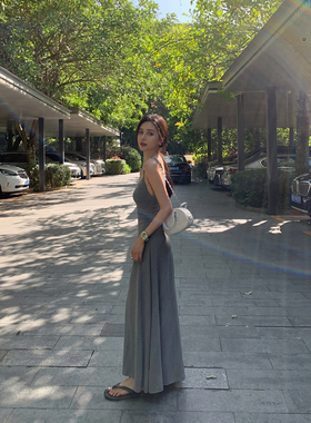 辰米范 灰色针织吊带裙收腰连衣裙女设计感休闲显瘦气质裙大摆裙