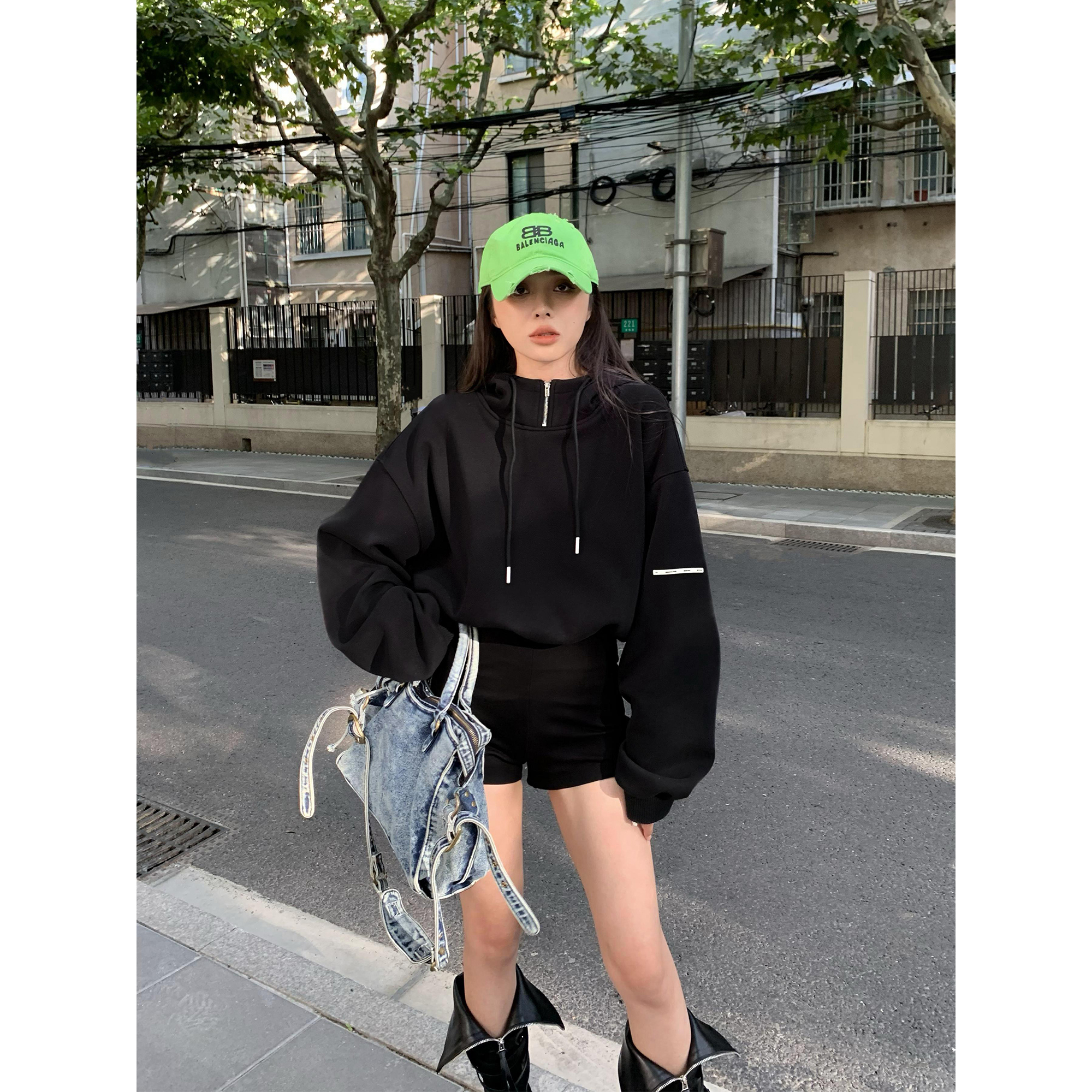 辰米范宽松短款连帽卫衣