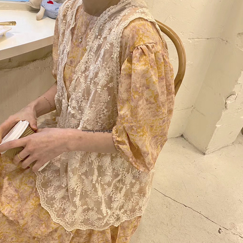 东大门米色无袖背心马甲蕾丝衫