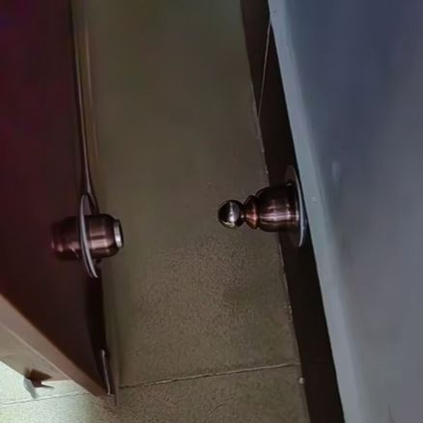 强阻门家用静音门挡器短款卫生间门后门吸防撞卫生间门碰磁铁门吸图片