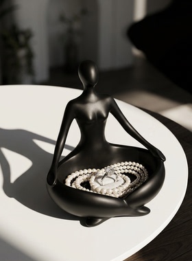 极简瑜伽人物黑色树脂摆件