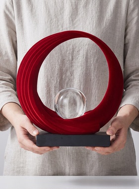 现代简约红色圆环水晶装饰摆件