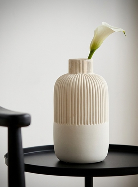 白色陶瓷竖纹花瓶客厅桌面摆件