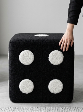 创意毛绒黑色圆形装饰摆件