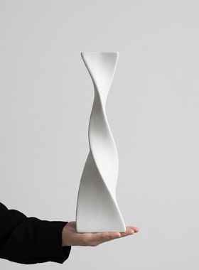 简约创意白色陶瓷螺旋花瓶摆件