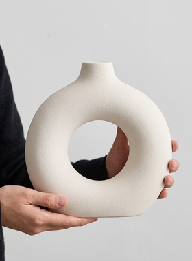 现代简约陶瓷镂空圆环花瓶摆件