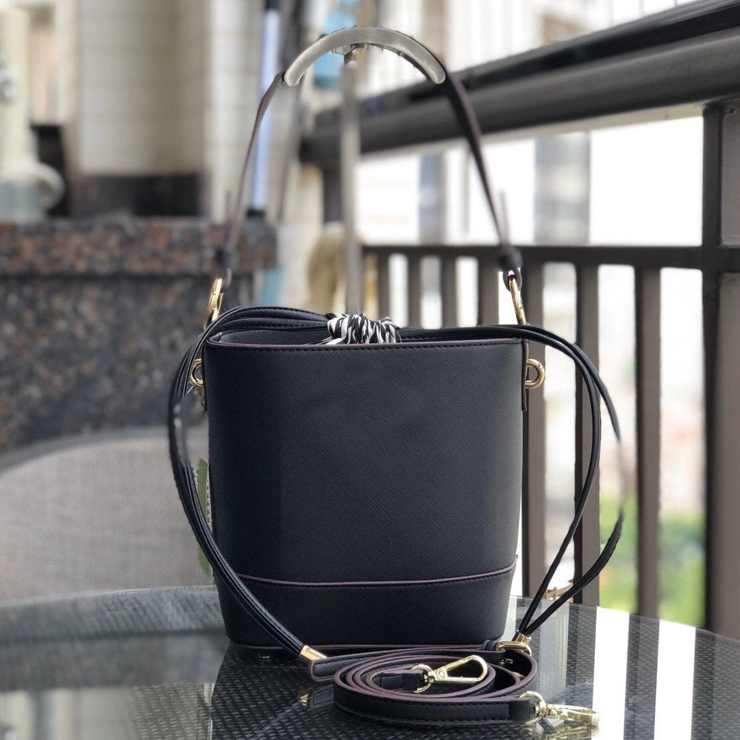 2026出口外贸ks十字纹时尚水桶包纯色PU手提斜挎拼色单肩女士包袋