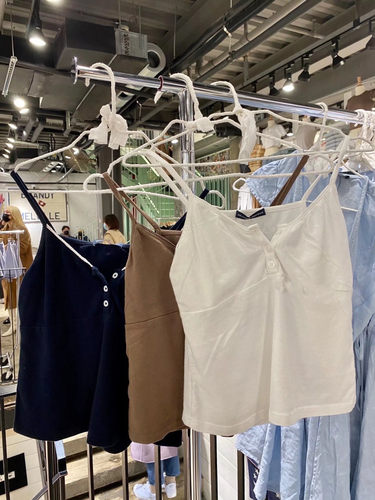 纽扣吊带欧美花边背心物美价廉