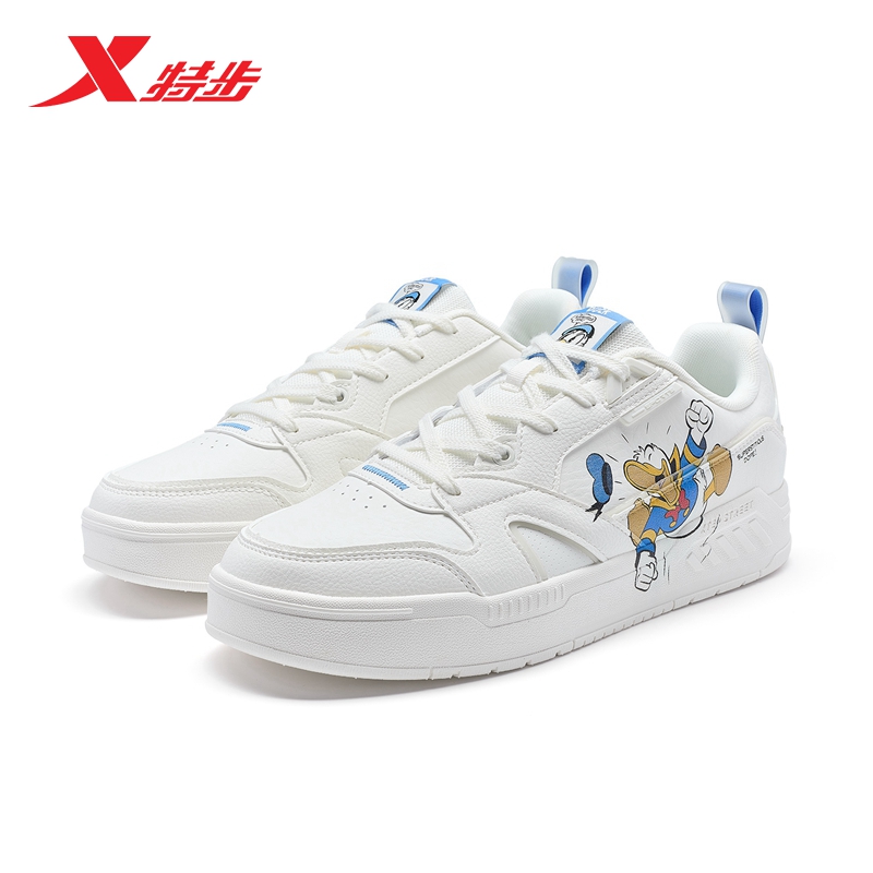 特步卡通系带板鞋轻便低帮休闲鞋