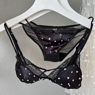 法式 甜美三角杯内衣少女缎面蕾丝无钢圈小胸聚拢薄款 性感文胸套装