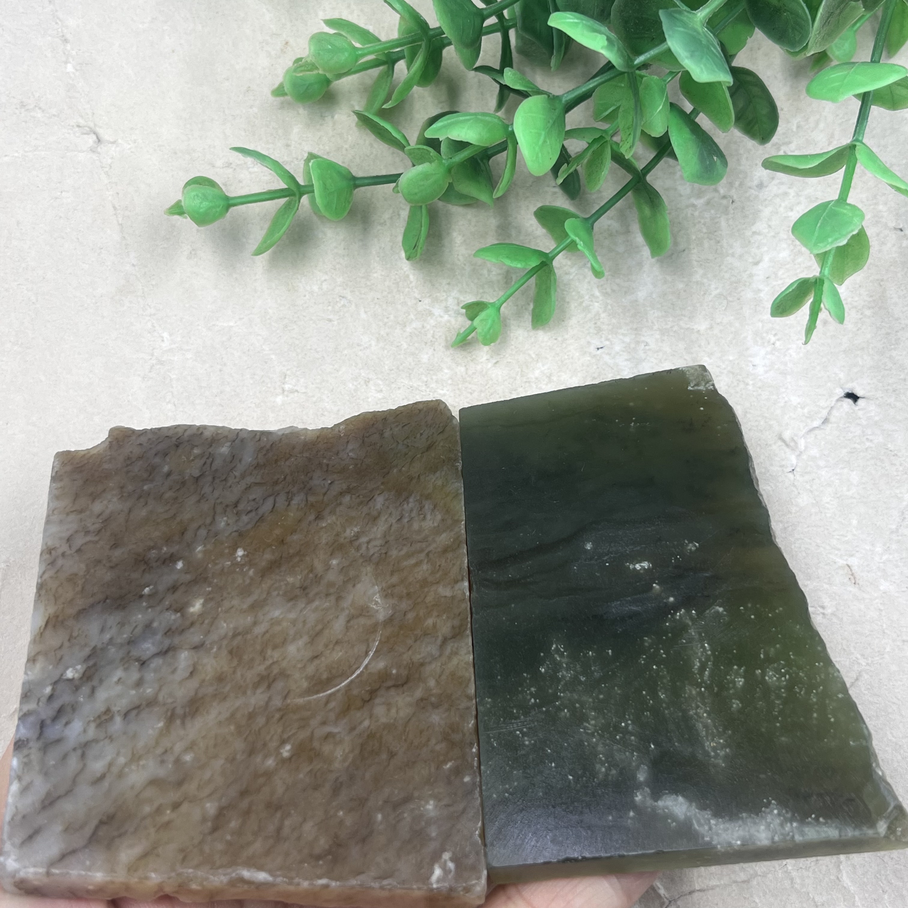 2件价新疆和田玉糖玉晴水带翠大牌子边角料薄片下脚料毛料包邮