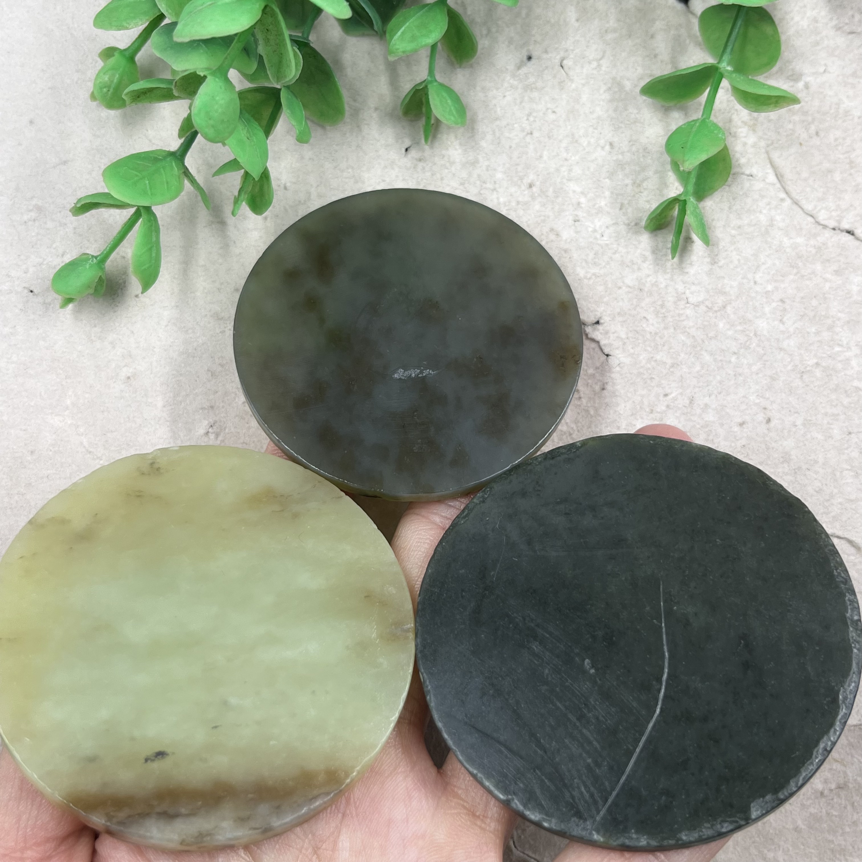 3件价新疆和田玉且末薄片圆牌茶托边角料刮痧板玉石料下脚料包邮t