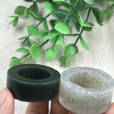 2件价新疆和田玉点墨青花且末戒指边角料圆圈指环吊坠下脚料包邮t