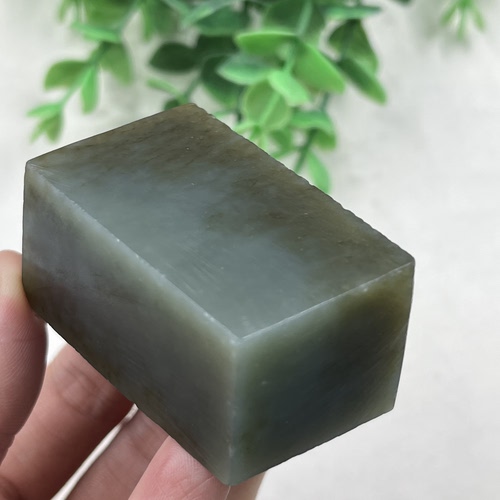 新疆和田玉糖青玉且末印章挂件边角料玉 石长方料下脚料包邮92克t