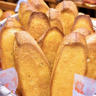 法式奶香片黄油烤面包干奶香味饼干学生代餐网红休闲追剧零食食品