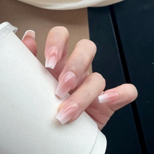 秋冬新款月光白雪华妃摸脸美甲渐变纯欲温柔高级手工穿戴甲可拆卸