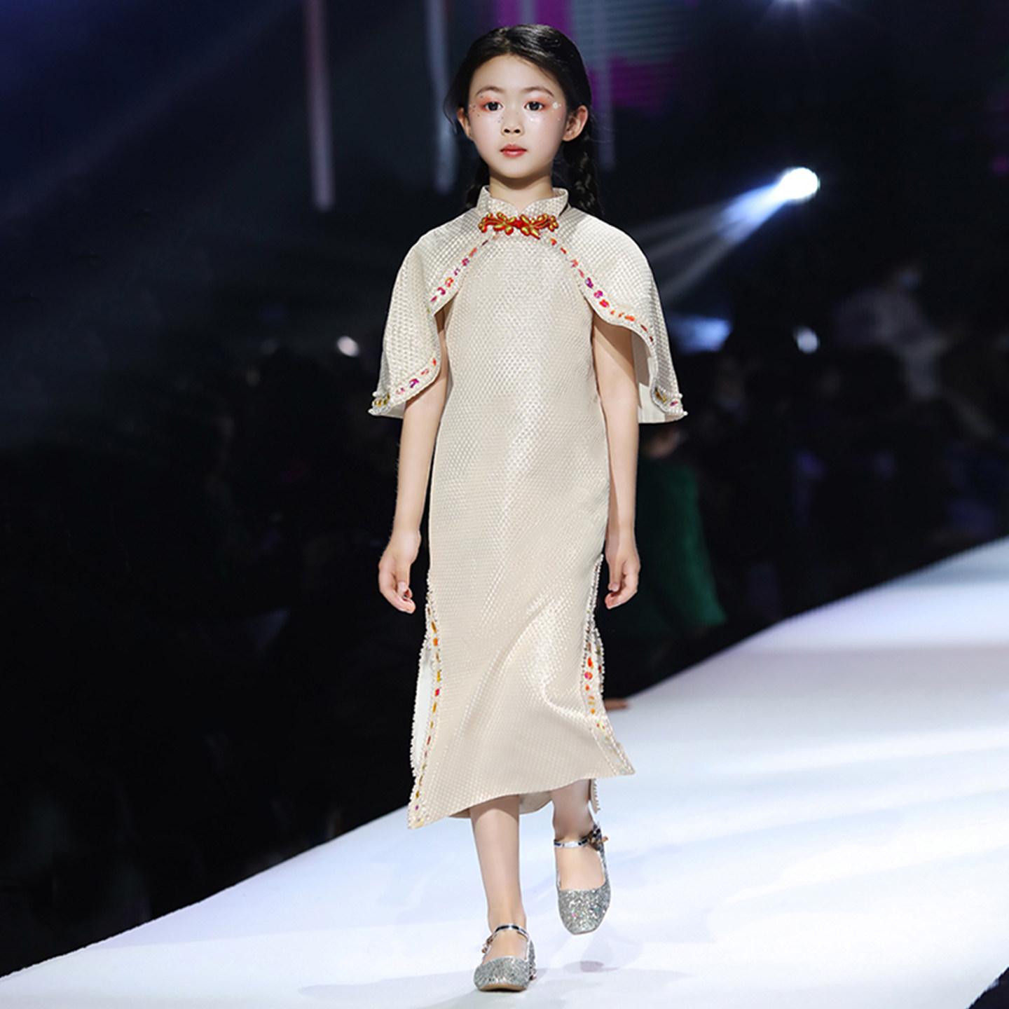 女童旗袍汉服国潮模特走秀
