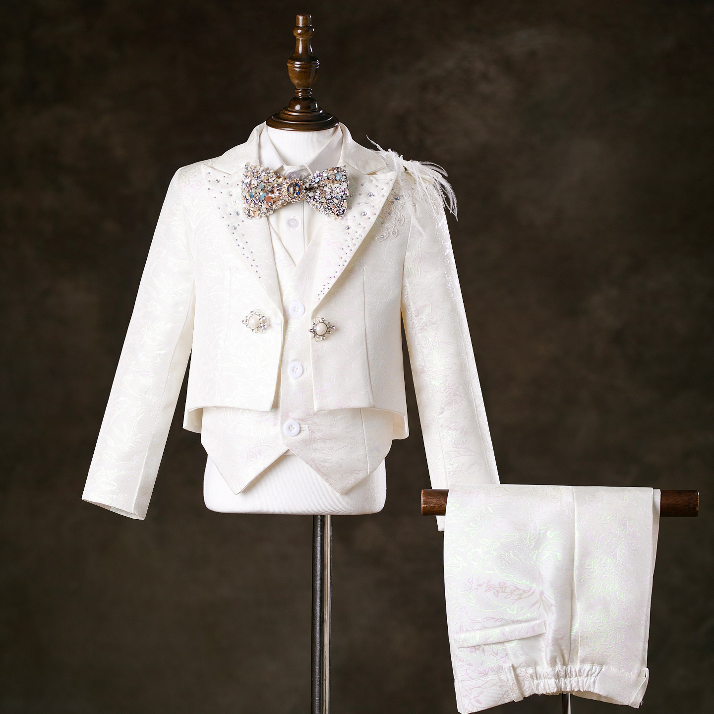 男童礼服高端儿童西装套装设计感走秀小西服主持人钢琴演出服白色