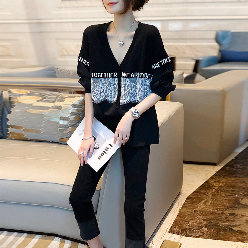 黑色V领针织衫女时尚拼接蕾丝洋气开衫上衣春装2022年新款欧洲站