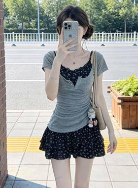 巨好看蓝色碎花吊带连衣裙子女2026新款夏季穿搭甜辣收腰短裙套装
