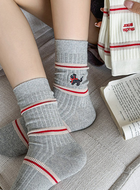 不对称ab袜子女中筒袜ins潮秋冬季薄款卡通小狗线条运动白色长袜